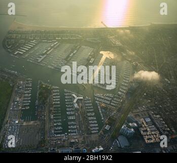 Marina in bassa luce del sole a Marina del Rey Los Angeles, 20.03.2016, vista aerea, Stati Uniti, California, Los Angeles, Marina del Rey Foto Stock