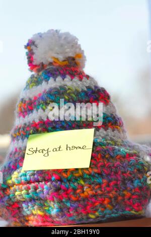 Cappello da ciottoli con foglio di carta, a causa di Corona, Germania Foto Stock