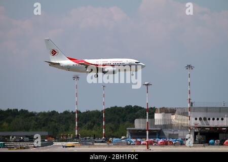 7T-VJS Air Algérie Boeing 737-6D6 a Malpensa (MXP / LIMC), Milano, Italia Foto Stock