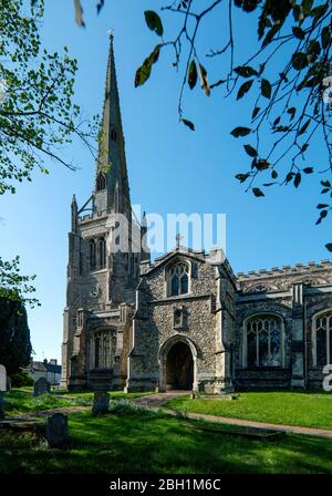 Thaxted Chiesa Thaxted Essex Inghilterra. 22 aprile 2020 la Chiesa di San Giovanni Battista, nostra Signora e San Lorenzo Foto Stock