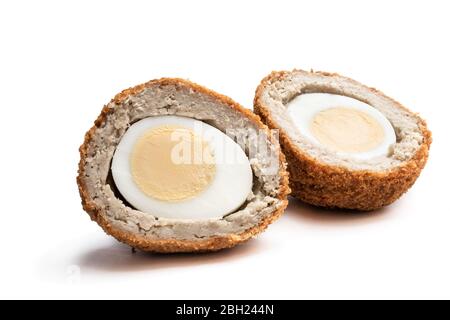 Uova di scotch isolate su sfondo bianco Foto Stock