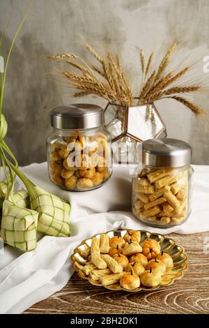 ketupat e spuntini per eid mubarak. cucina di celebrazione musulmana Foto Stock