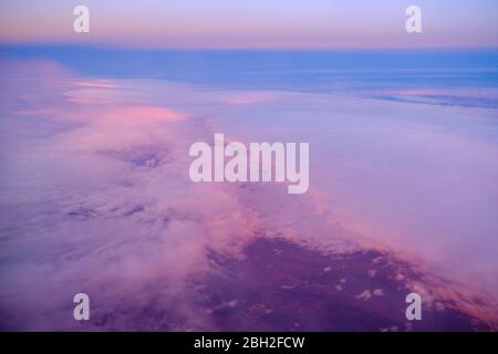 Francia, Cloudscape visto da aereo che vola sopra Foto Stock
