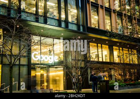 Londra- sede centrale di Google UK, edificio in Piazza Pancras nel West End Foto Stock