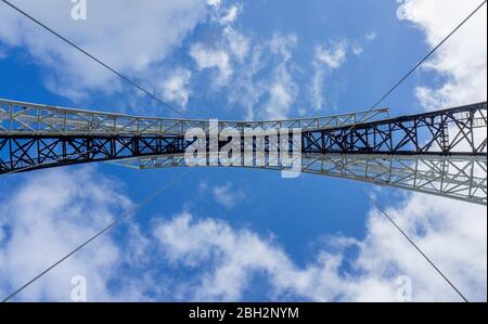 Dettaglio del Ponte Matagarup un cavo di acciaio sospeso stese ponte pedonale sul Fiume Swan Perth Australia Occidentale. Foto Stock