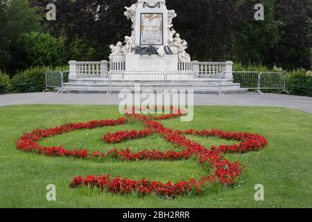 Vienna, Austria - 6 giugno 2019: Monumento di Mozart a Burggarten, Vienna Foto Stock