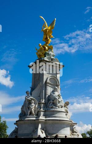 Queen Victoria Memorial Londra Inghilterra Buckingham Palace Regno Unito capitale Fiume Tamigi Regno Unito Europa UE Foto Stock