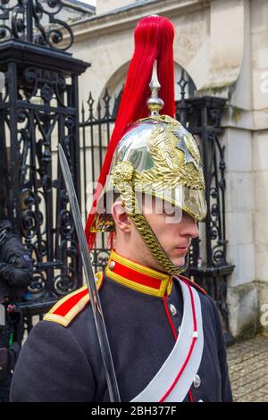 10 Downing Street Guard Londra Inghilterra Regno Unito Capital River Thames Regno Unito Europa UE Foto Stock