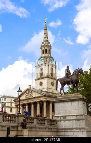 Statua del Re Giorgio IV Trafalgar Square Londra Inghilterra Regno Unito capitale Fiume Tamigi Regno Unito Europa UE Foto Stock