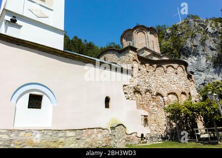 VITOVNICA, SERBIA - 11 AGOSTO 2019: Monastero medievale di Vitovnica, Sumadija e Serbia occidentale Foto Stock