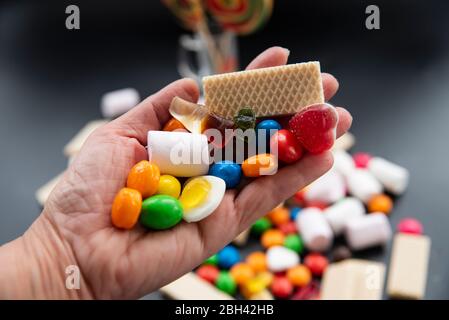 Un assortimento di caramelle varie Foto Stock