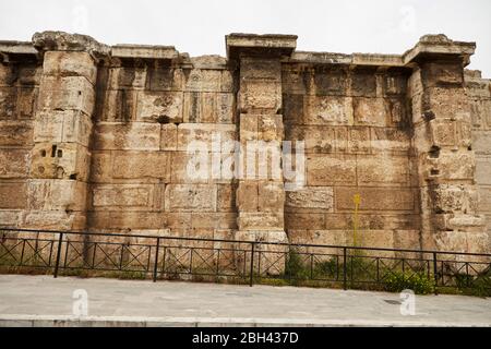 Muro della Biblioteca Adriana Atene Grecia in via monastiraki Foto Stock