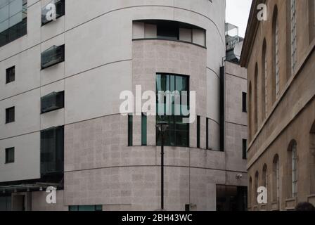 Portland Stone Elevation Dettagli BBC Broadcasting House, Portland Place; Londra; W1A di George Val Myer Raymond McGrath Foto Stock