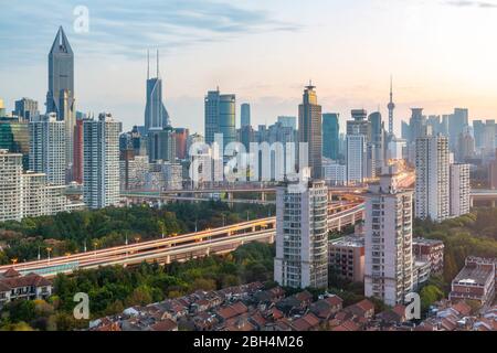 Vista dello skyline di Shanghai all'alba, Luwan, Shanghai, Cina, Asia Foto Stock