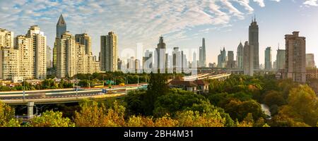 Vista dello skyline di Shanghai all'alba, Luwan, Shanghai, Cina, Asia Foto Stock