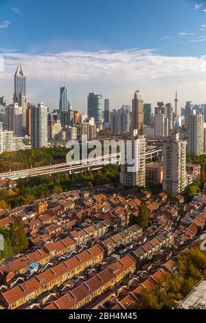 Vista dello skyline di Shanghai all'alba, Luwan, Shanghai, Cina, Asia Foto Stock