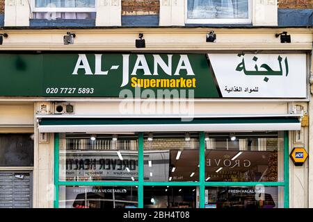 Londra, UK - 24 giugno 2018: Bayswater area Westbourne Grove Road Street e al-Jana supermercato negozio di alimentari etnico medio-orientale Foto Stock