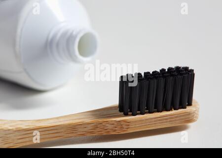 Spazzolino da denti e dentifricio Foto Stock