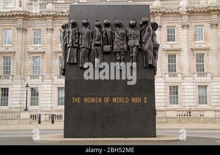 Il Monument to the Women of World War II è un monumento commemorativo britannico che onora il contributo delle donne allo sforzo bellico del 15 marzo 2020 a Londra, Regno Unito Foto Stock