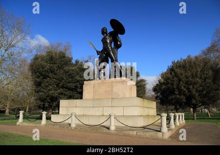 Situato in Hyde Park, Londra, la statua di Achille, l'eroe greco della guerra di Troia, commemora il soldato e politico, Arthur Wellesley Foto Stock