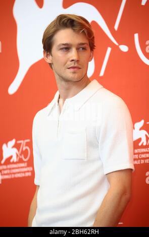 VENEZIA, ITALIA - 30 AGOSTO: Joe Alwyn partecipa alla "foto preferita" durante il 75° Festival del Cinema di Venezia il 30 agosto 2018 a Venezia Foto Stock