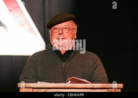 Norbert Blüm (21 luglio 1935 – 23 aprile 2020) l'ex politico tedesco (CDU) e l'ex ministro federale del lavoro e degli affari sociali (1982-1998) ha recitato in un atto itinerante „Ost-West-Vis-á-Vis“ a Kongresshalle a Gießen, Germania, 7th dicembre 2007. Credit: Christian Lademann / LademannMedia Foto Stock