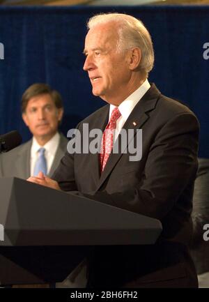 Austin, Texas USA, 28th aprile 2009: Il Vice Presidente Joe Biden parla a una conferenza stampa durante la sua visita al Centro Nazionale della violenza Hot Line. ©Marjorie Kamys Cotera/Daemmrich Photography Foto Stock