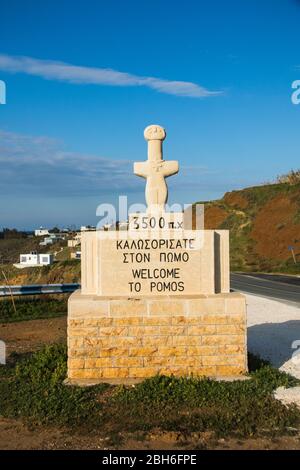 Primavera nel villaggio di Pomos, Paphos, Cipro Foto Stock