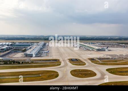 Monaco di Baviera, Germania – 26 luglio 2019: Terminal 2 vista aerea dell'aeroporto di Monaco (MUC) in Germania. Foto Stock