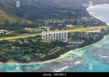 Praslin, Seychelles – 7 febbraio 2020: Pista all'aeroporto di Praslin (PRI) alle Seychelles. Foto Stock