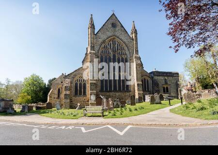 La chiesa di Santa Maria la strada del Causeway Horsham West Sussex UK il più antico edificio a Horsham dal periodo normanno del 1247 il punto focale dell'area di conservazione Foto Stock