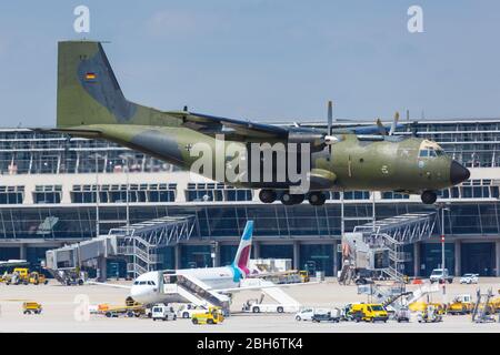 Stoccarda, Germania – 23 maggio 2019: Aereo Bundeswehr Transalall all'aeroporto di Stoccarda (Str) in Germania. Foto Stock