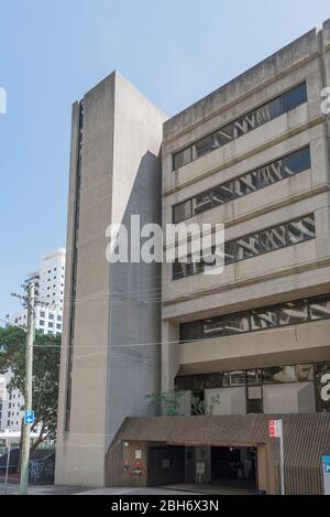 Il 1976 costruì l'edificio del College of Law in Chandos Street, St Leonards, nel nord di Sydney, Australia. Un buon esempio di architettura brutalista Foto Stock