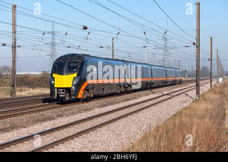 Operatore Open Access Grand Central, treno diesel di classe 180 sulla linea elettrica della costa orientale di Sessay con un treno Sunderland-Kings Cross Foto Stock