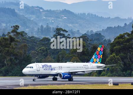 Medellin, Colombia – 27 gennaio 2019: Aeroplano JetBlue Airbus A320 all'aeroporto Medellin (MDE) in Colombia. Foto Stock