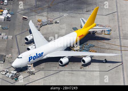 Los Angeles, California – 14 aprile 2019: Foto aerea dell'aereo Polar Air Cargo Boeing 747-8F all'aeroporto internazionale di Los Angeles (LAX) a Caliper Foto Stock