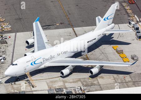 Los Angeles, California – 14 aprile 2019: Foto aerea dell'aereo Pacific Air Cargo Boeing 747-400(BCF) all'aeroporto internazionale di Los Angeles (LAX) in Foto Stock