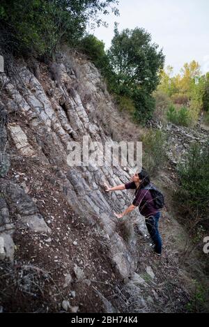 Volcà de Can Guilana, (columnes basàltiques en una disjunció hexque perfeta), Sant Julià de Ramis/Sarrià de Ter, Gironès, Catalunya Foto Stock