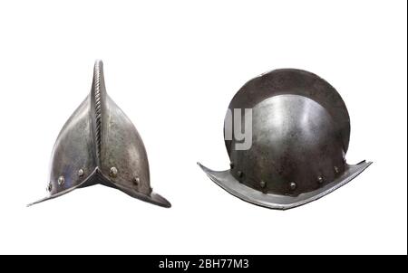 16h secolo morion casco crestato. Vista frontale e laterale Foto Stock