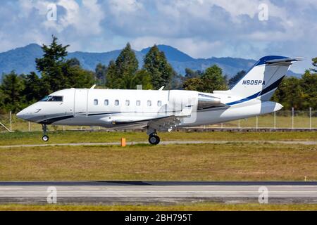 Medellin, Colombia – 26 gennaio 2019: Aeroplano Bombardier Challenger 605 all'aeroporto Medellin (MDE) in Colombia. Foto Stock