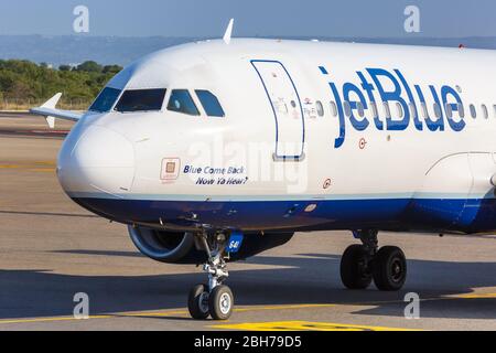 Cartagena, Colombia – 29 gennaio 2019: Aeroplano JetBlue Airways Airbus A320 all'aeroporto di Cartagena (CTG) in Colombia. Airbus è un aereo europeo Foto Stock