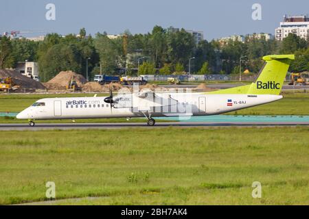 Varsavia, Polonia – 26 maggio 2019: Aereo Air Baltic Bombardier DHC-8-400 all'aeroporto di Varsavia (WAW) in Polonia. Foto Stock