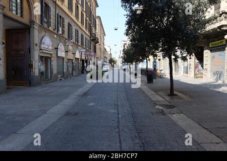 Strade vuote a Milano Chinatown a causa dell'emergenza Covid 19. Le aziende sono chiuse e nessuno si trova a piedi nel cuore di Milano Chinatown. Foto Stock