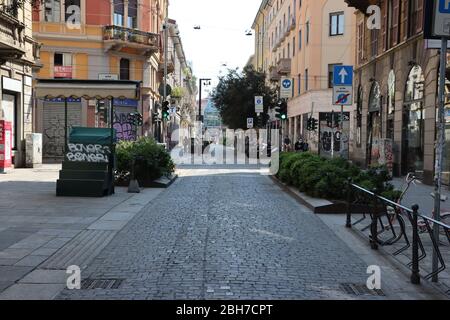 Strade vuote a Milano Chinatown a causa dell'emergenza Covid 19. Le aziende sono chiuse e nessuno si trova a piedi nel cuore di Milano Chinatown. Foto Stock