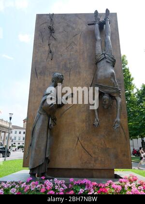 Bergamo, Italia - 06 agosto 2019: Monumento a Partigiano Foto Stock