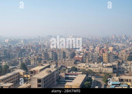 Paesaggio urbano del Cairo preso dalla Cittadella, al Abageyah, El-Khalifa, Cairo Governatorato, Egitto. Foto Stock