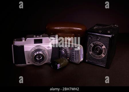 Collezione di vecchie fotocamere Foto Stock