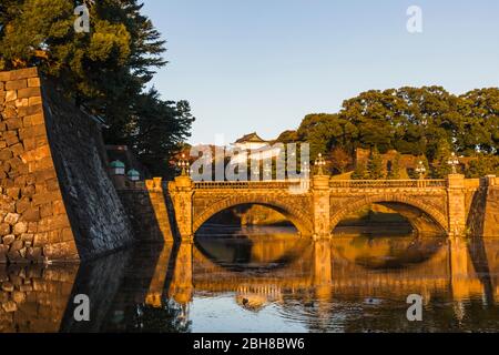 Giappone, Honshu, Tokyo Imperial Palace, Nijubashi Bridge Foto Stock