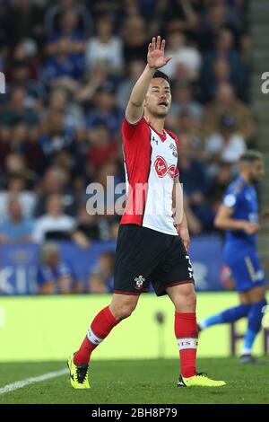 LEICESTER, INGHILTERRA Maya Yoshida di Southampton durante la partita della Premier League tra Leicester City e Southampton al King Power Stadium, Leicester, giovedì 19 aprile 2018. (Credit: Mark Fletcher | MI News) Foto Stock