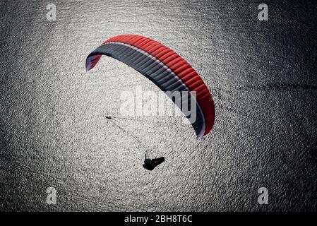 Parapendio sull'Oceano Atlantico, Tenerife, vista aerea, Isole Canarie, Spagna Foto Stock